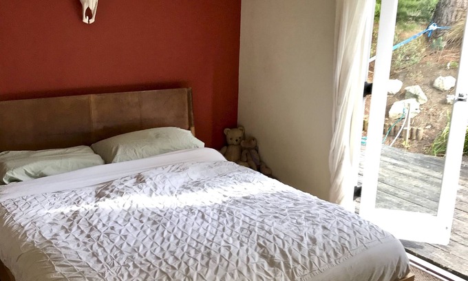 Richmond-upon-Thames Boat Rental | Idyllic boathouse on a private island, near Hampton Court