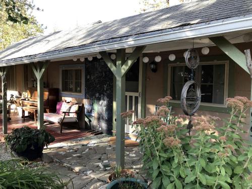 Pinehurst House | Idyllic Cabin for Rent near Two National Forests in Pinehurst, California