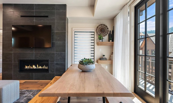 Tamarack Resort Condo | Idyllic Condo|Gas Fireplace|Balcony with Plaza View