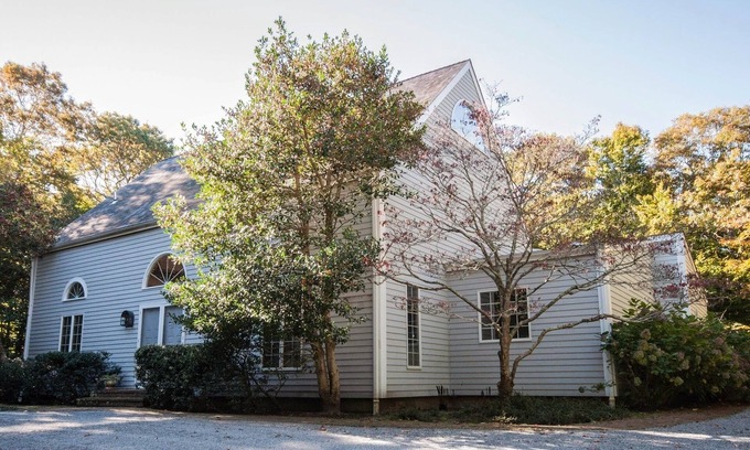 Amagansett North House | Idyllic Hamptons Home in Amaganset with pool that is close to town & the beach.