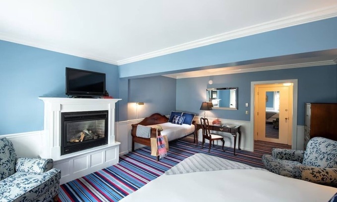 Kennebunkport Hotel | Idyllic Hilltop Retreat in Historic Hotel | Room w/Fireplace & Free Breakfast
