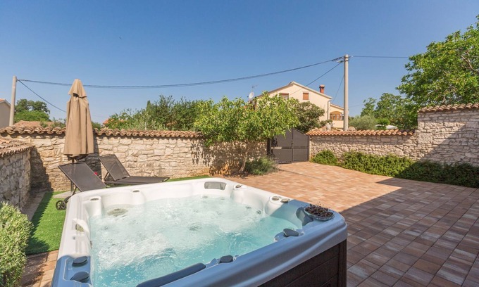 Dracevac House | Idyllic Istrian stone house with whirlpool, table tennis, barbecue and air-conditioned bedrooms