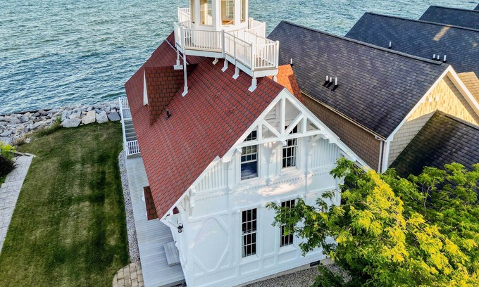 Tawas City Condo | Idyllic Lake Huron Escape - Waterfront Views!