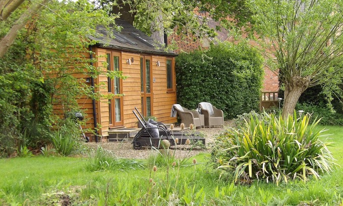 Chipping Campden Cabin | Idyllic North Cotswolds Cottage for Couples (and dogs!)