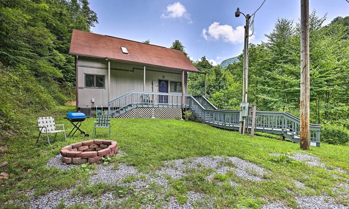 Roan Mountain Cabin | Idyllic Roan Mountain Cabin Across from Creek