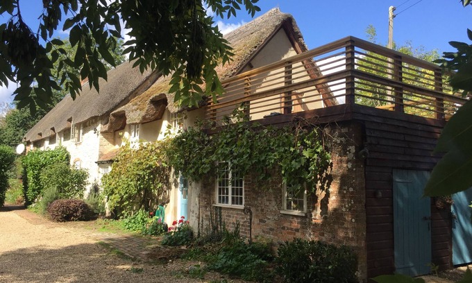 Holworth Cottage | Idyllic Thatched Dorset Cottage and Bespoke Shepherds Huts