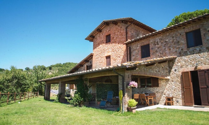 Citta della Pieve Apartment | Idyllic Tuscan-Umbrian apartments within a villa with pool