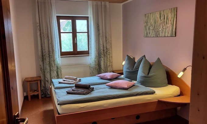 Gunzenhausen Apartment | Idyllic vacation apartment for up to 6 people (75 m²) with covered south-facing balcony