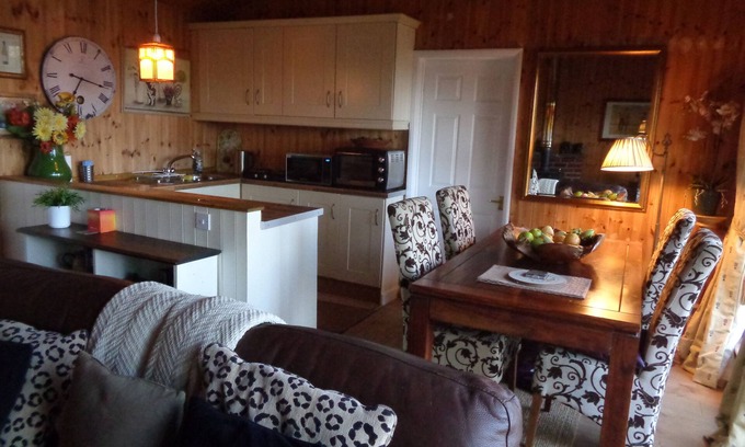 Uckington House | Idyllically situated Log Cabin, Fantastic view, Log Burner 4 miles to Stratford