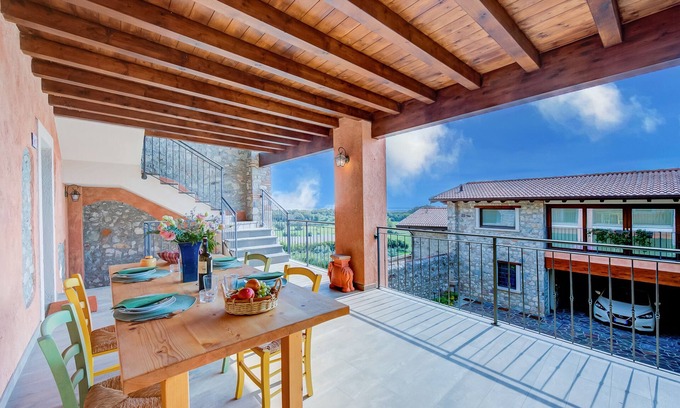 Polpenazze del Garda Apartment | Il Borgo Apartments - Lavanda, Polpenazze, Italy