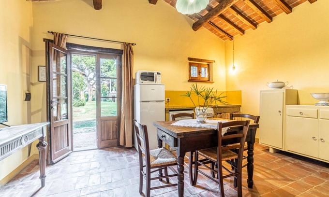 Marciano della Chiana Apartment | "Il Querciolo" Apartment "Carnovalino" for 2 people in a farmhouse in Valdichiana, in the heart of Tuscany