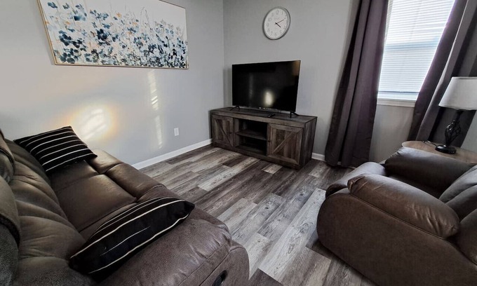 Streator House | Illini Hideaway at Streator