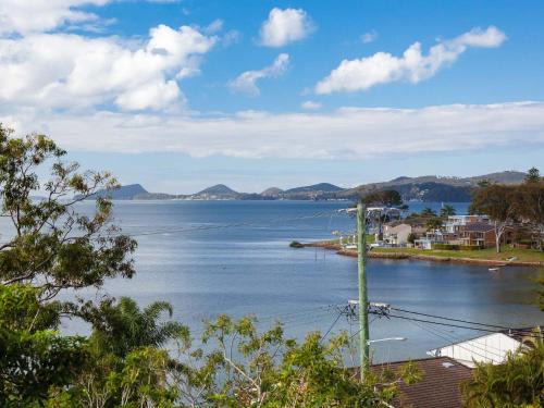 Soldiers Point House | Iluka Stunning Air Conditioned house with WI FI and Water Views