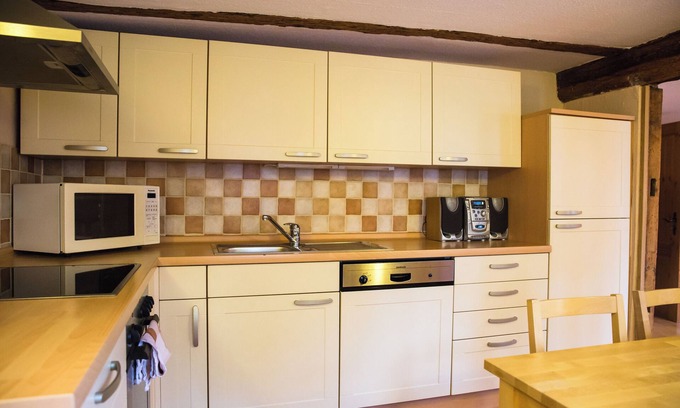 Wiernsheim Bed & Breakfast | Im Hexenwinkel - Apartment old library - near highway A8 Pforzheim Süd