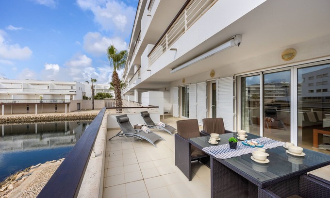 Lagos City Center Apartment | IM On Marina Flat