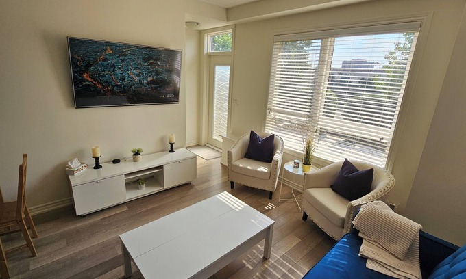 Earlscourt House | Immaculate 2 bedroom townhouse available in Toronto!