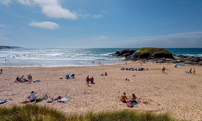 Constantine Bay House | Immaculate 5 Bedroom 5 Bathroom fully renovated modern house in Constantine Bay.