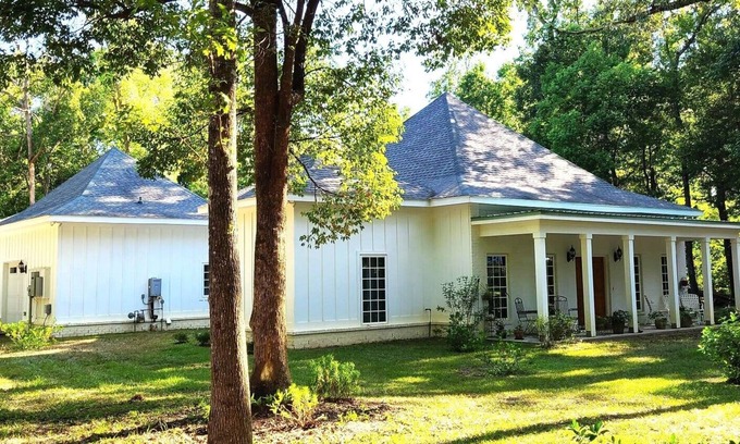 Fairhope House | Immaculate custom home near downtown Fairhope. 5 minutes from Mobile Bay!