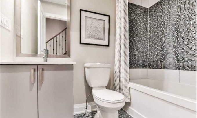 Lawrence Park House | Immaculate Executive Townhouse