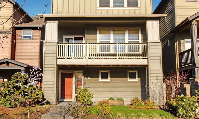Cedar Hills House | Immaculate house in Beaverton a block from Nike World Headquarter