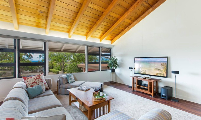 Waialae Iki Ridge House | Immersed in nature Home w/A/C, bbq area, Hale Poola