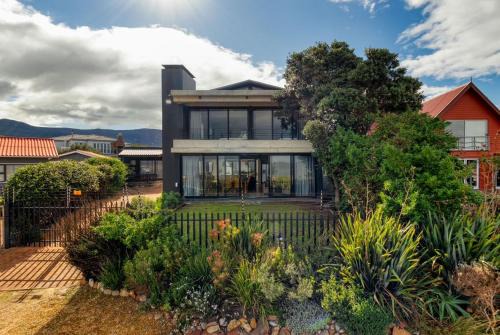 Sandbaai House | iMoyo Ocean Villa Hermanus