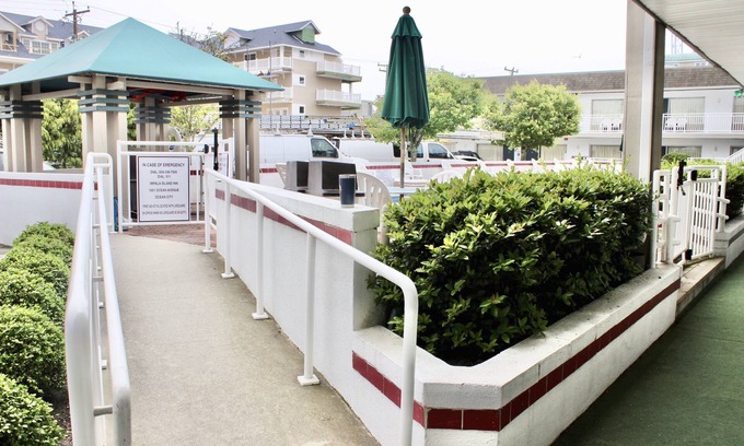 North End Hotel | Impala Island Inn