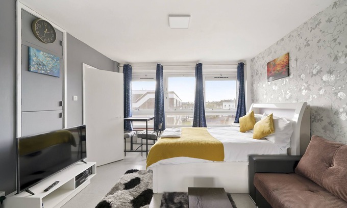 Camden Town Apartment | Impeccable 1-bed Apartment in London