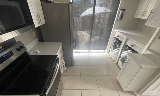 Azalea Park House | Impeccable 2/2 Home with Huge Private Backyard. Close to all tourist attractions