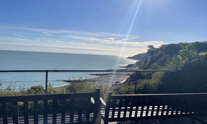 Eastbourne City Centre Apartment | Impeccable 2-bed Apartment in Eastbourne