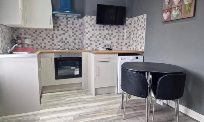 Bradford Apartment | Impeccable 3-bed Apartment in Bradford to Explore