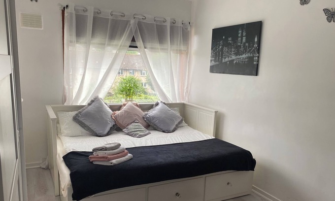 Kirkcaldy House | Impeccable 3- Bedroom House in Kirkcaldy