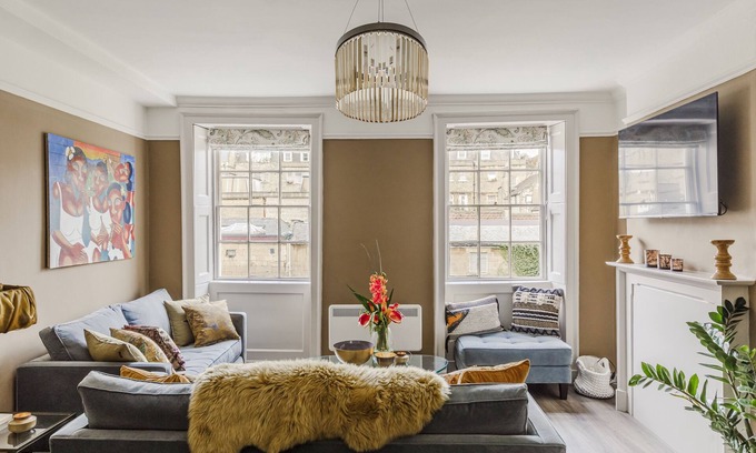Bath Apartment | Impeccable 4-bed Apartment in Bath