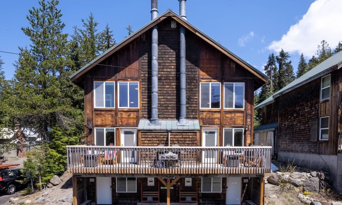 Government Camp House | Impeccable Custom Mountain Estate, Pet Friendly, BBQ, One Block From Center of Government Camp
