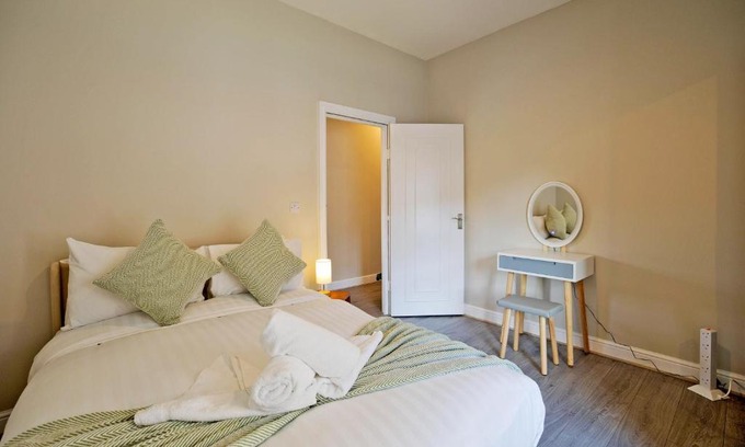 Wall End Apartment | Imperial Barking Road Apartments