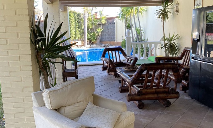 Valdelagrana Villa | Impressive Villa 500 meters from the beach