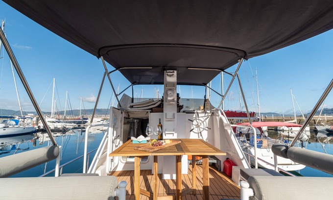 Santiago de Vigo Boat Rental | Impresionante Patrullera