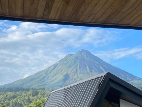 Arenal Hot Springs Apartment | Impresionantes vistas al Volcán Arenal, cine privado y ubicación ideal