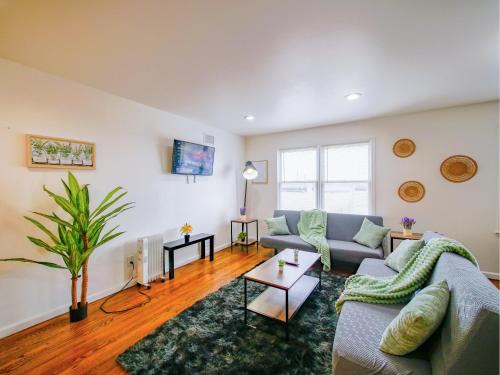 The Heights Apartment | Impressive 3bed 2bath apt close to NYC