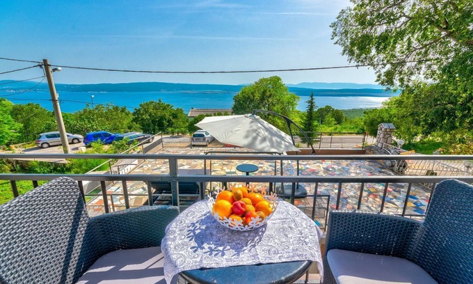 Klanfari Apartment | Impressive flat with whirlpool, lounge loungers, sea view, barbecue