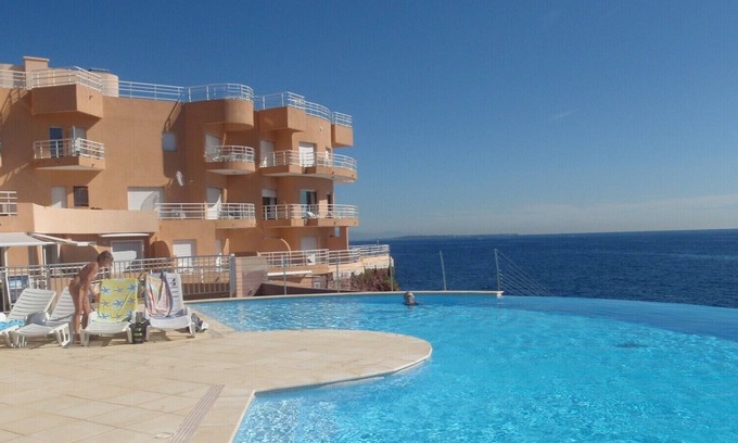 Le Trayas Apartment | In a residence by the water, 2 rooms, sleeps 4 to 5, sunny, seaside view