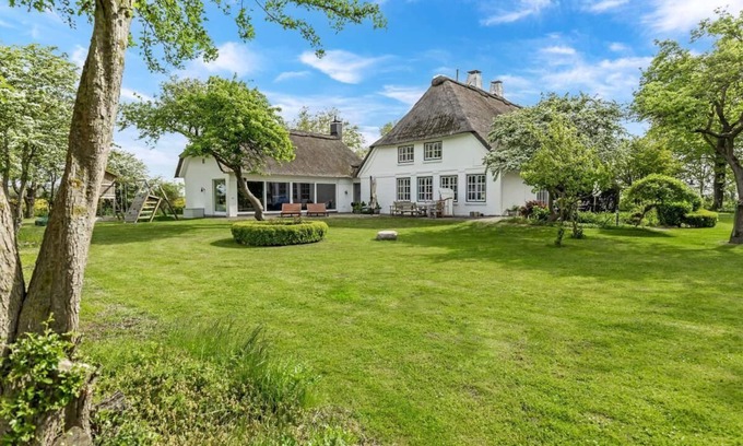 Fehmarn Cottage | Inselblume 84 - Luxury vacation house with thatched roof in the countryside