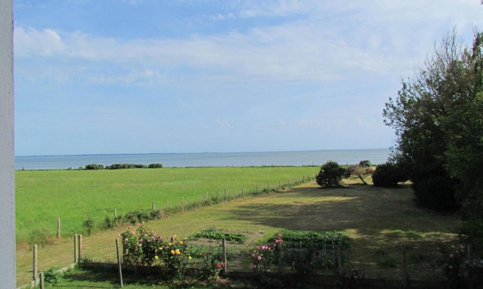 Damgan House | IN FRONT OF THE SEA. ALMOST PENERF ISLAND. WIRELESS.