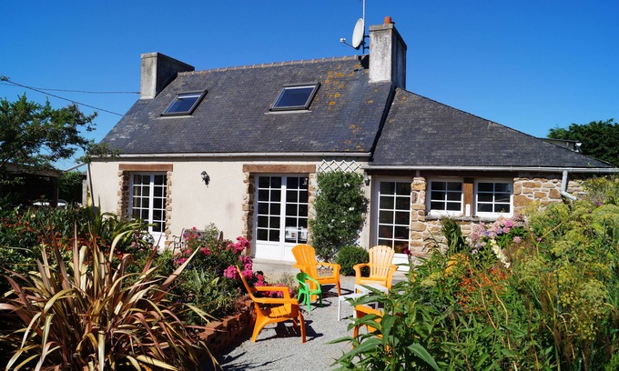 Plougasnou House | In Morlaix Bay, Sea, Beaches, Sailing school 3km away Large quiet house