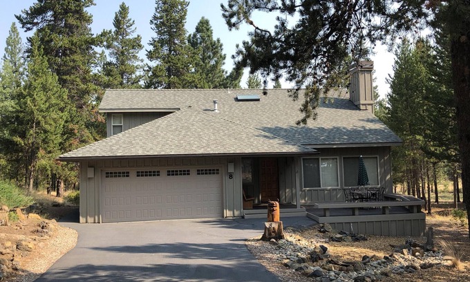 Sunriver House | IN SUNRIVER-Beautiful, remodeled, 3BR/3BA, HotTub, 8SHARC Passes, Pets OK