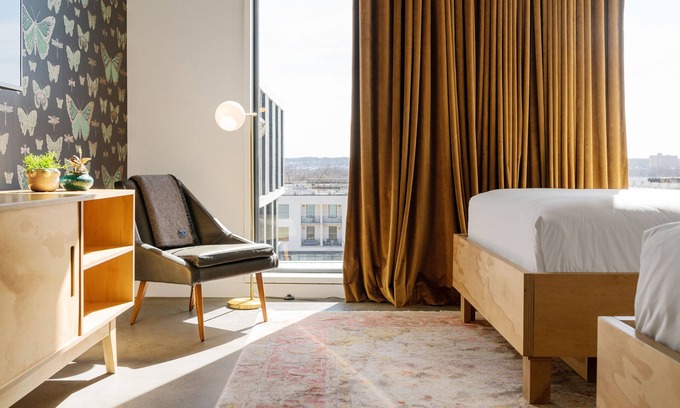 East Cesar Chavez Hotel | In The Capital of the Great State of Texas: Austin! Dog-friendly, City View