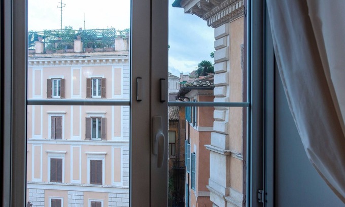 Rione XI Sant'Angelo Apartment | In the center of Rome. Adjacent to all popular places of interest.