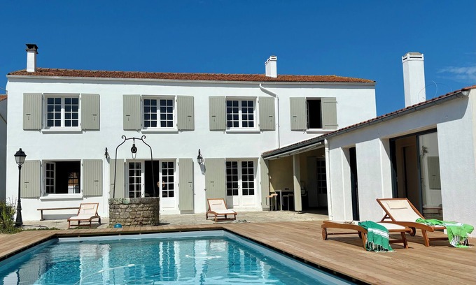 Saint-Pierre-d'Oleron House | In the heart of town and 5 minutes from the beaches, Charentaise house