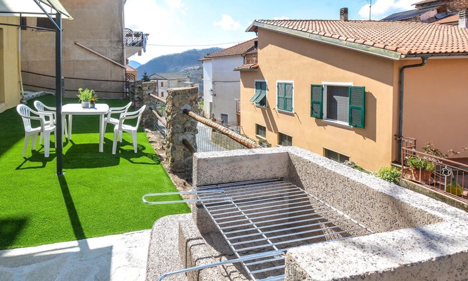 Aquila di Arroscia House | In the mountain village of Aquila D'Arroscia welcomes you this practical vacation home.