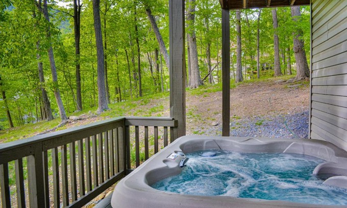 Massanutten Ski Chalet | In The Woods - 5 BR Chalet with Game Room, Fire Table and Hot Tub